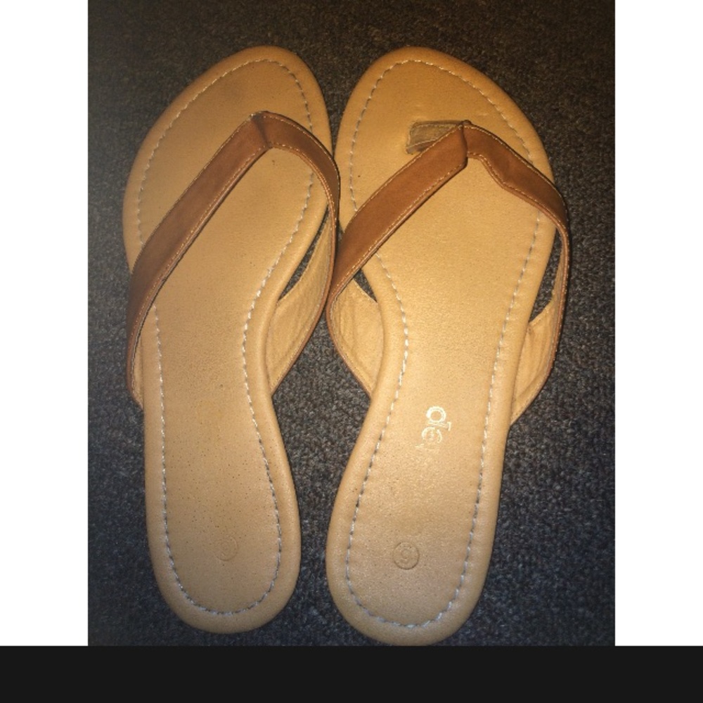 Tan Open Toed Sandal’s